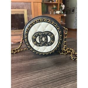 Fashion Circular Crossbody Wallet with Zip Closure and Crossbody Chain